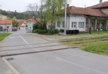 RADOVI NA CESTI U PAKRACU Zbog završnih radova na pruzi zatvoren dio Ulice Vinka Rehaka