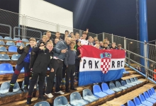 LIJEPA GESTA HNS-a Pakrački mladi sportaši besplatno s gradonačelnikom Novincom na utakmici Hrvatska - Gibraltar