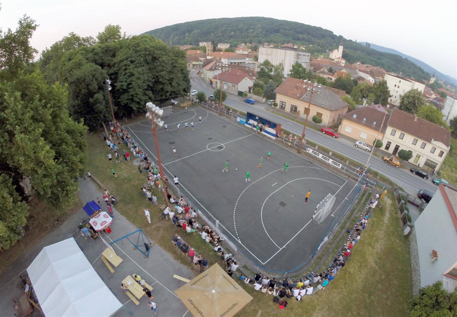 VEČERAS POČINJE MALONOGOMETNI TURNIR: U trci za nagradu od 16 tisuća kuna 14 ekipa