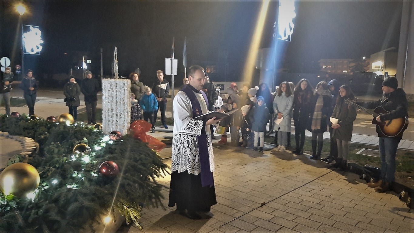 ADVENT U PAKRACU Upaljena druga adventska svijeća