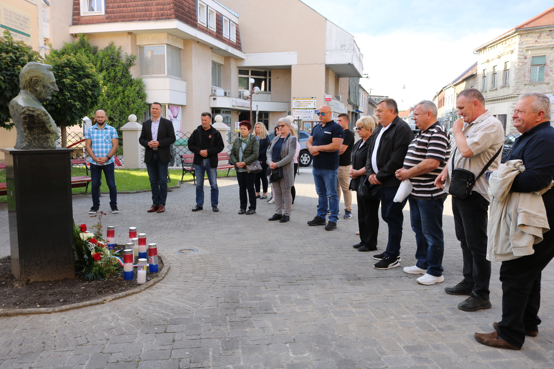 POVODOM DANA DRŽAVNOSTI Odana počast polaganjem vijenaca