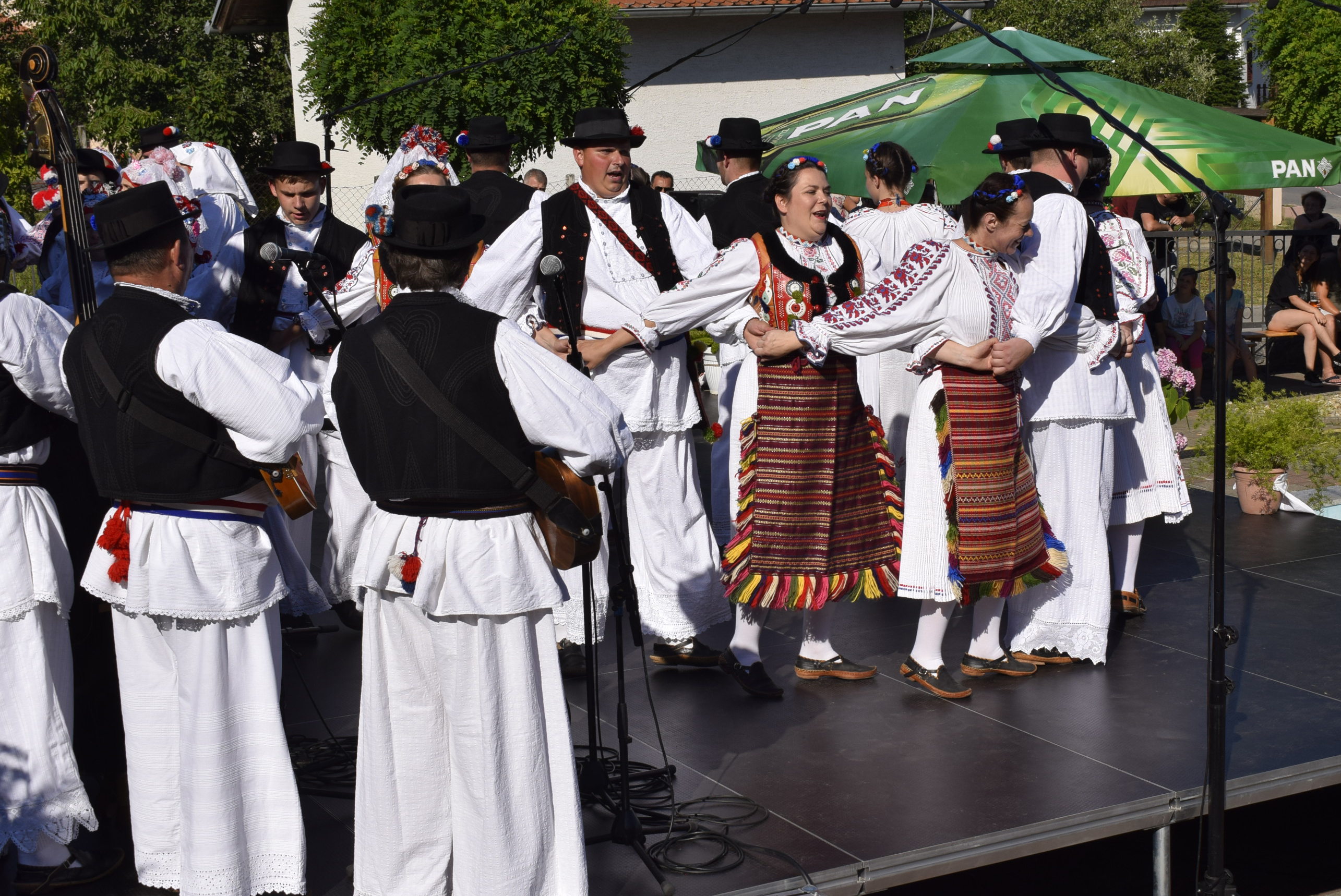 10. SMOTRA FOLKLORA  Ljubitelji folklora došli na svoje