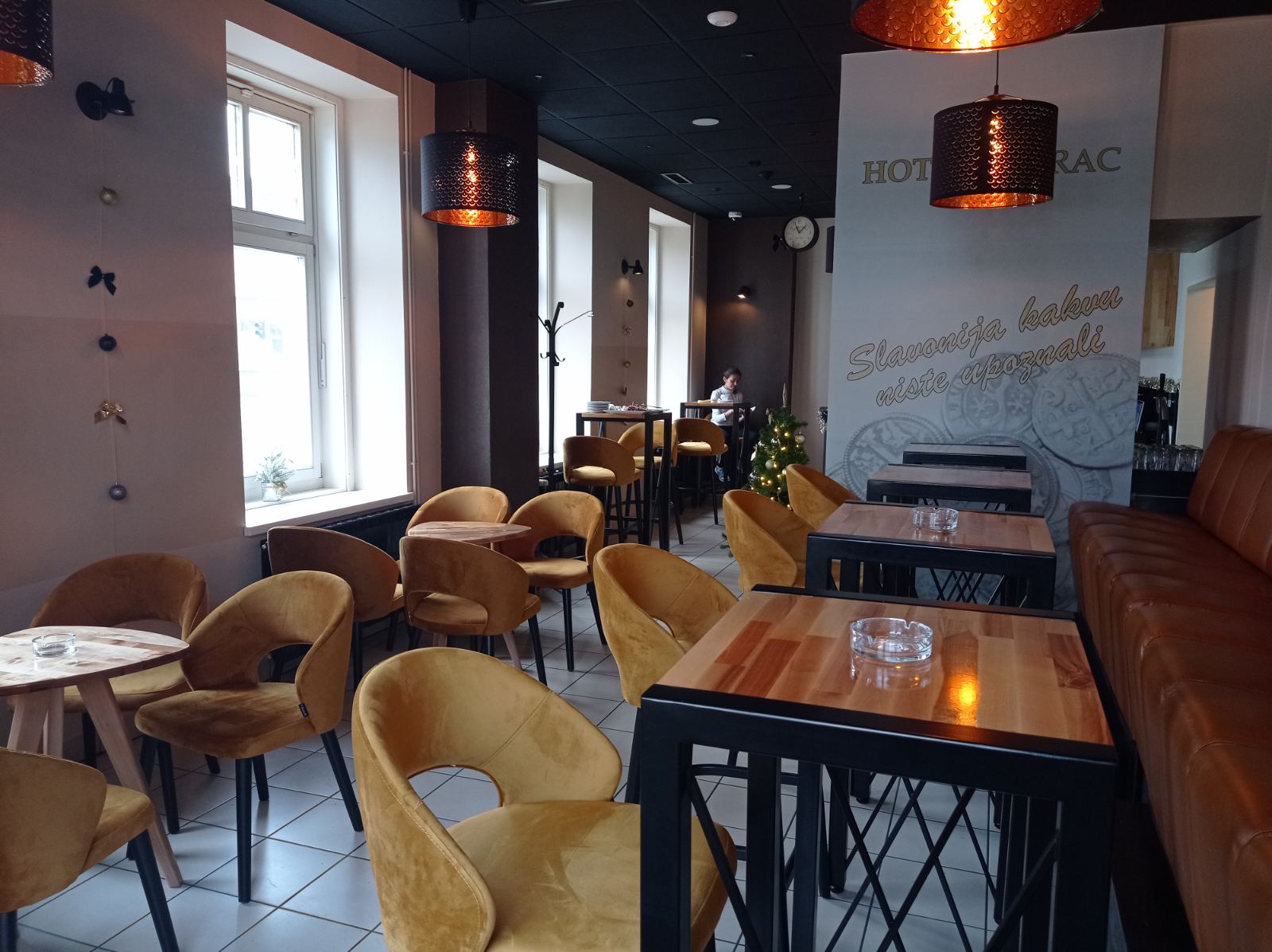 HOTEL PAKRAC Počeo s radom caffe bar „Moneta“