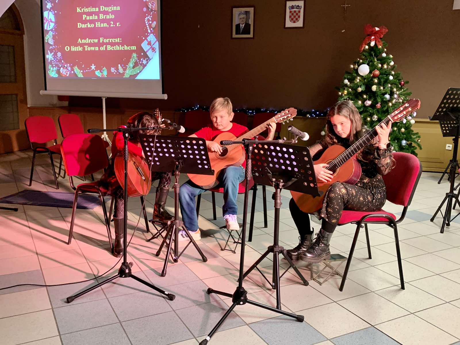 BOŽIĆNI KONCERT OGŠ PAKRAC Pjesmom poželjeli sretne blagdane