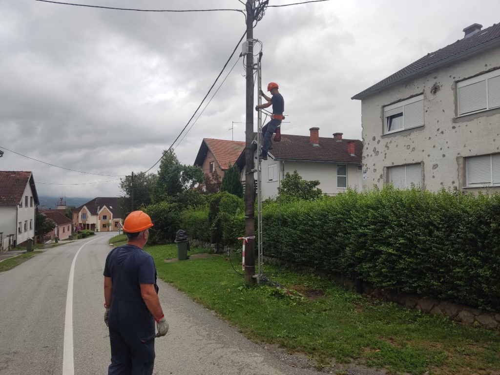 RADOVI NA ELEKTRIČNIM VODOVIMA Još uvijek se saniraju štete olujnog nevremena