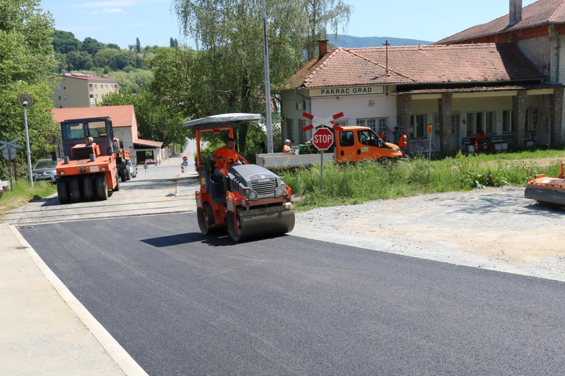 SVIBANJSKI RADOVI Novi asfalt brojnim gradskim ulicama