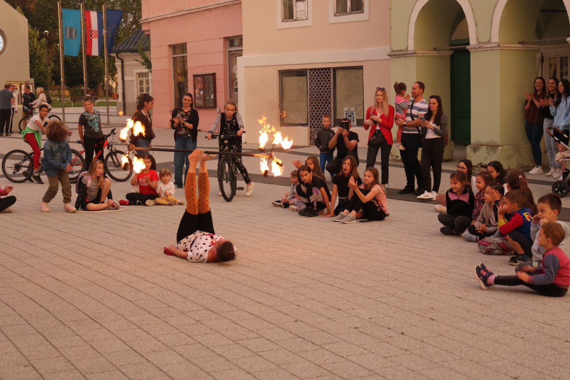 POČELO „COOLTURNO LJETO“ Cirkuske vještine oduševile mališane