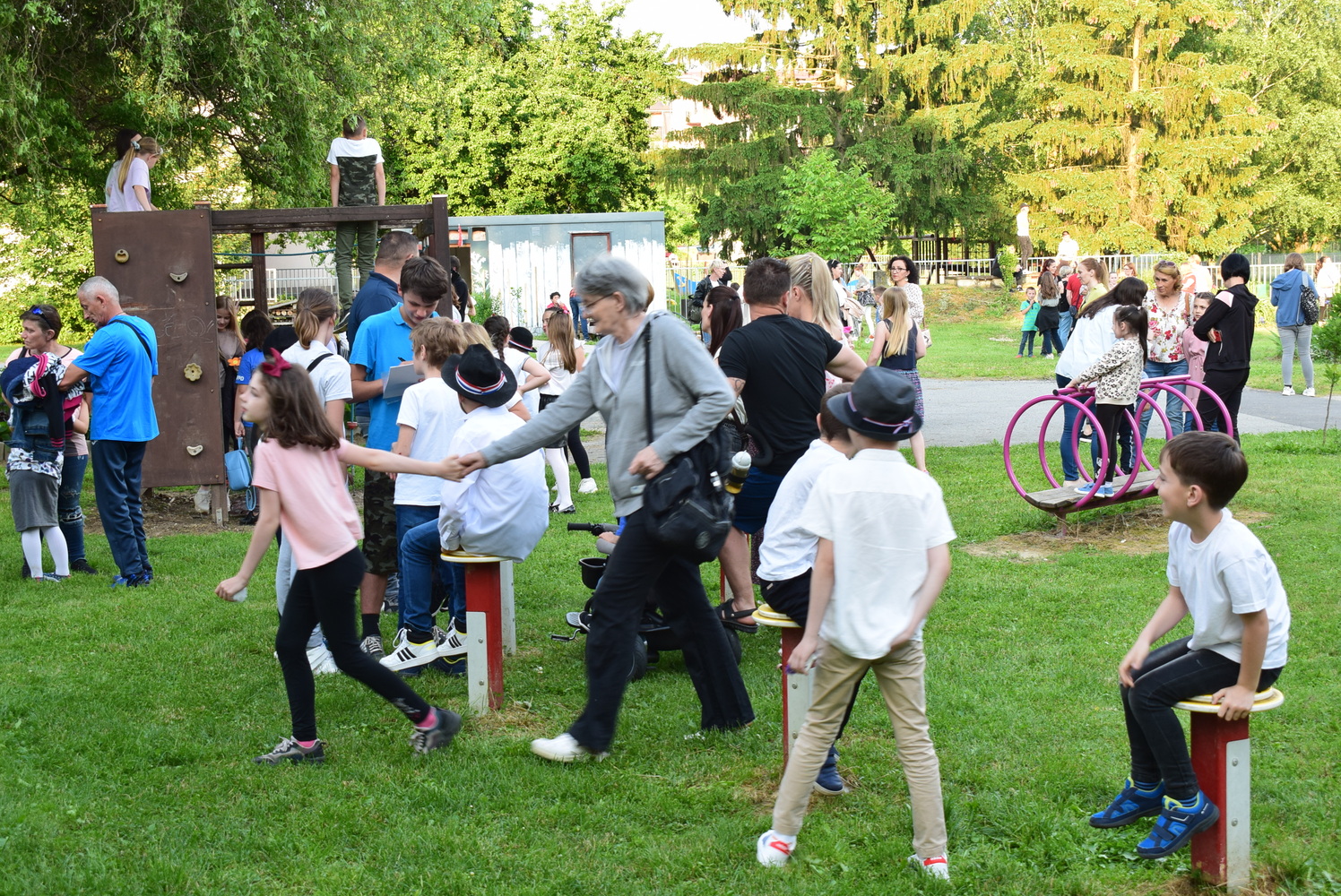 OŠ BRAĆE RADIĆA Vrtnim festivalom i zabavnim programom obilježen Dan škole