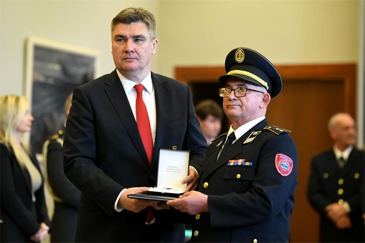 DAN VATROGASTVA Predsjednik odlikovao Turkovića starijeg