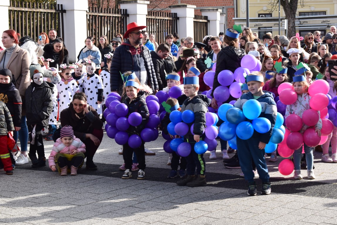 „MALE MAŠKARE“ Šarenilo, veselje i smijeh na gradskim ulicama