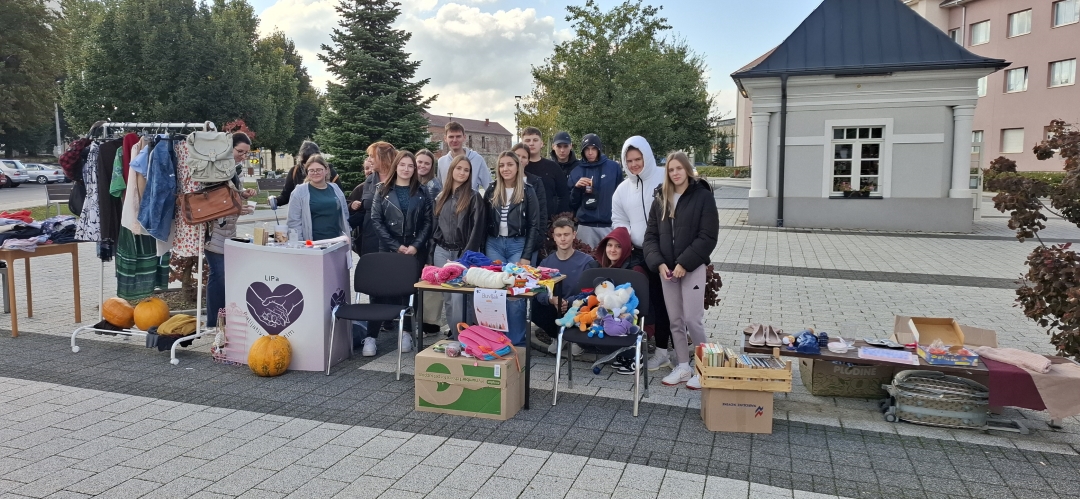 HUMANITARNA AKCIJA NA PAKRAČKOJ ŠETNICI Buvljak srednjoškolaca za napuštene životinje