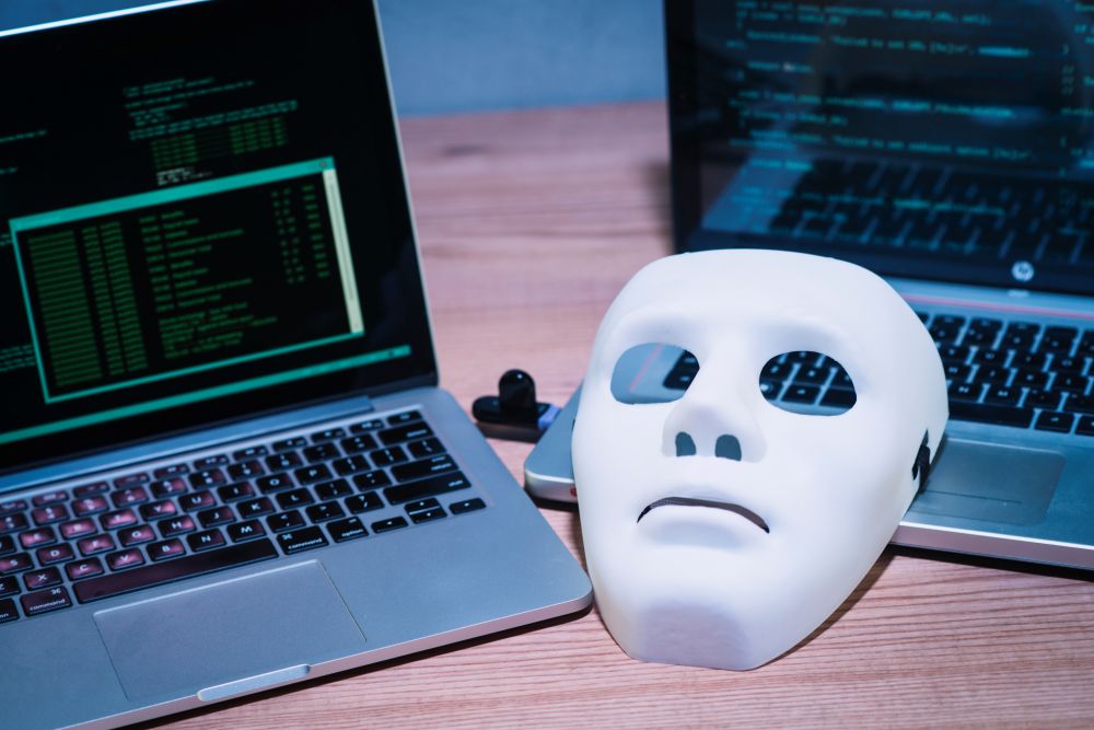 hackers mask laptop