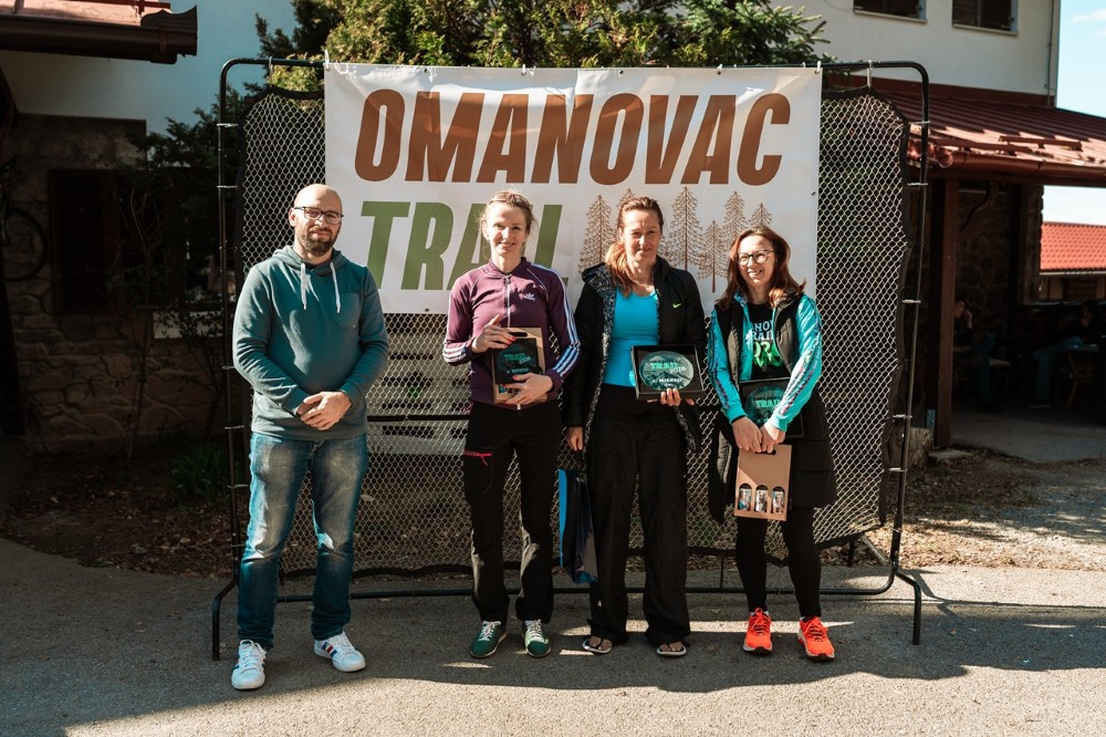 Najbrže žene na 22 km s desna Jasna Plemeniti Mirela Kristek Senka Jeftinić i gradonačelnik Novinc foto PHI MEDIA Antonio Pejša