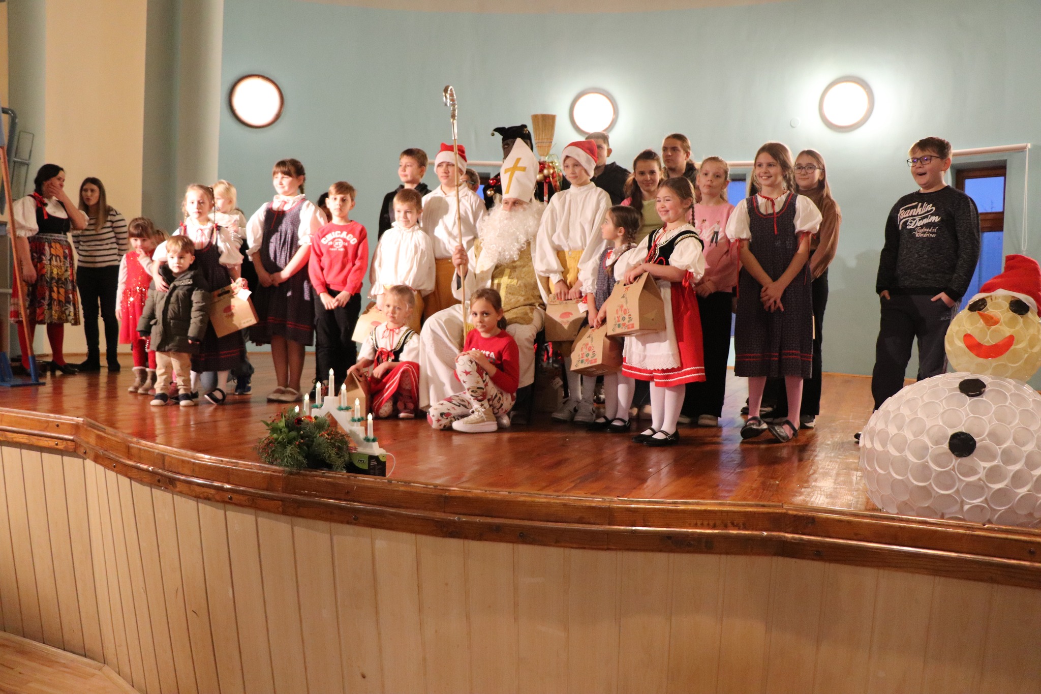 ČEŠKA BESEDA PREKOPAKRA Proslavili dan sv. Nikole uz poklone, ples i kolače