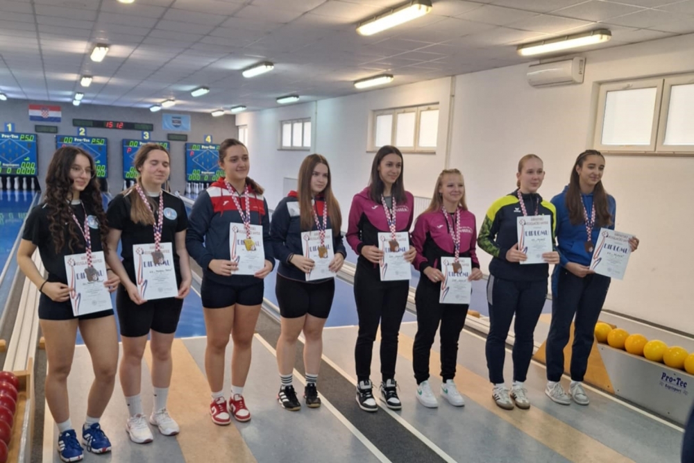 1edd538f-ff69-444d-a18c-ea148d293cb2