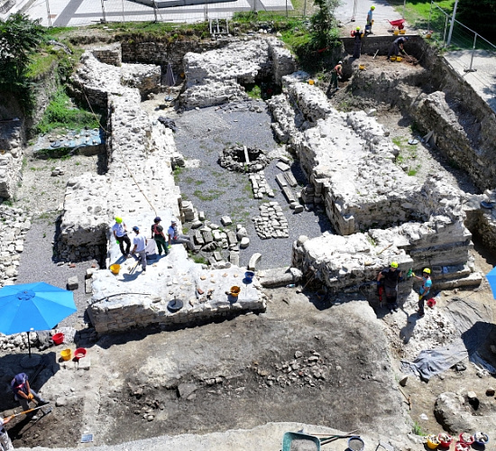 Stari grad crkva i nekropola