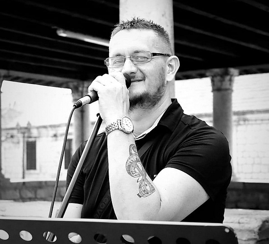 b68f74d1 aef6 4c5d 94d9 494d5e400d63