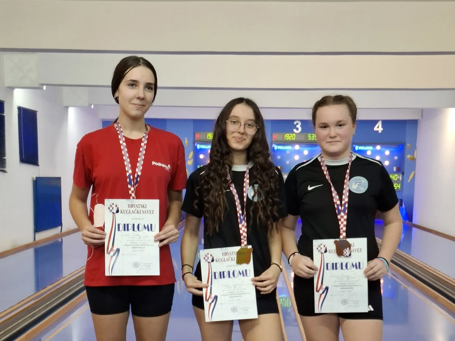 simona i slavica naslovna