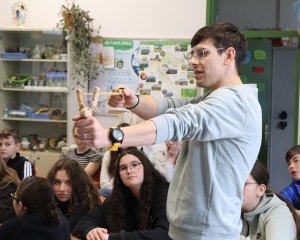 OŠ BRAĆE RADIĆA PAKRAC Slovenski stručnjaci učenicima demonstrirali STEM radionice