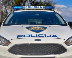 POTJERA PO PAKRACU Bježao s 2,54 promila, bez vozačke dozvole pa skrivio prometnu nesreću