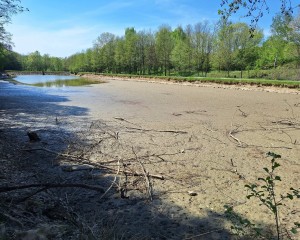 JEZERO PAKURNOVAC Zašto nema vode s jedne strane jezera?