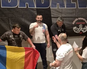 JAK NA OBARAČU Dean Lenće prvak Hrvatske u obaranju lijevom rukom, a viceprvak desnom