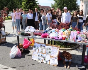 HUMANITARNA AKCIJA NA PAKRAČKOJ ŠETNICI Buvljak srednjoškolaca za napuštene životinje