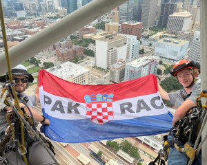 NAŠ ČOVJEK U DALLASU DAY TWO Nakon navijačkog kortea, irski pub pretvorili u hrvatski!