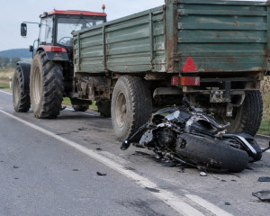 PROMETNA NESREĆA Teško ozlijeđen motociklist kod Omanovca, a vozač traktora uhićen